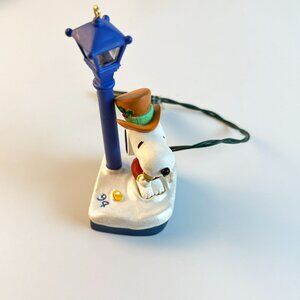 Vintage Peanuts Snoopy Christmas Light Ornament Lamp Post